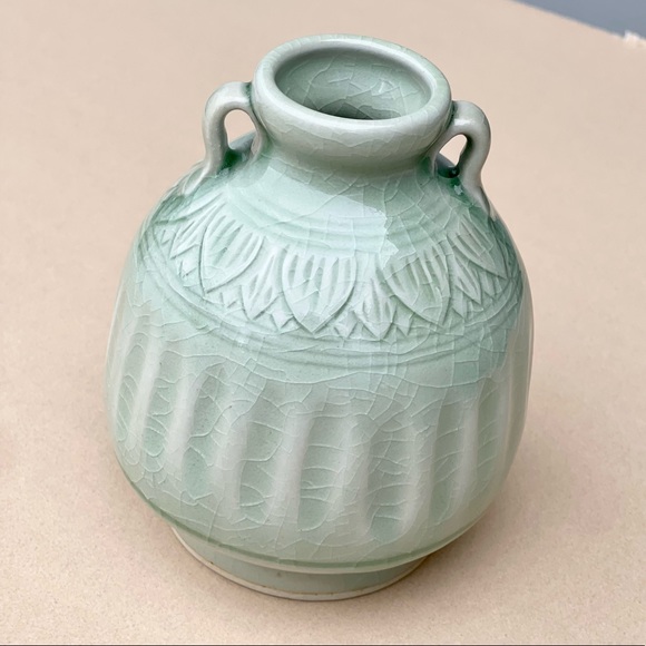 Thai Light Green Celadon Ceramic Vase "Sawankhalok Meadows" - Picture 2 of 5